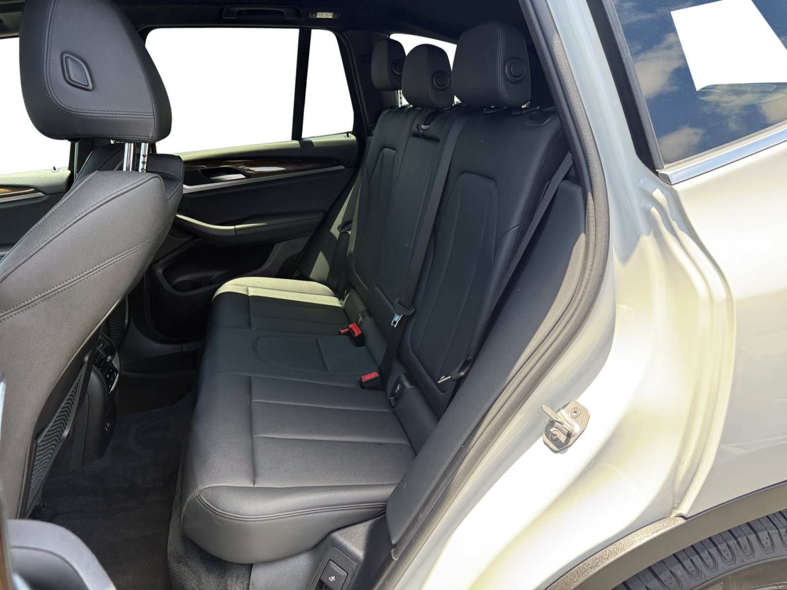 Used 2020 Alpine White BMW sDrive30i image 16
