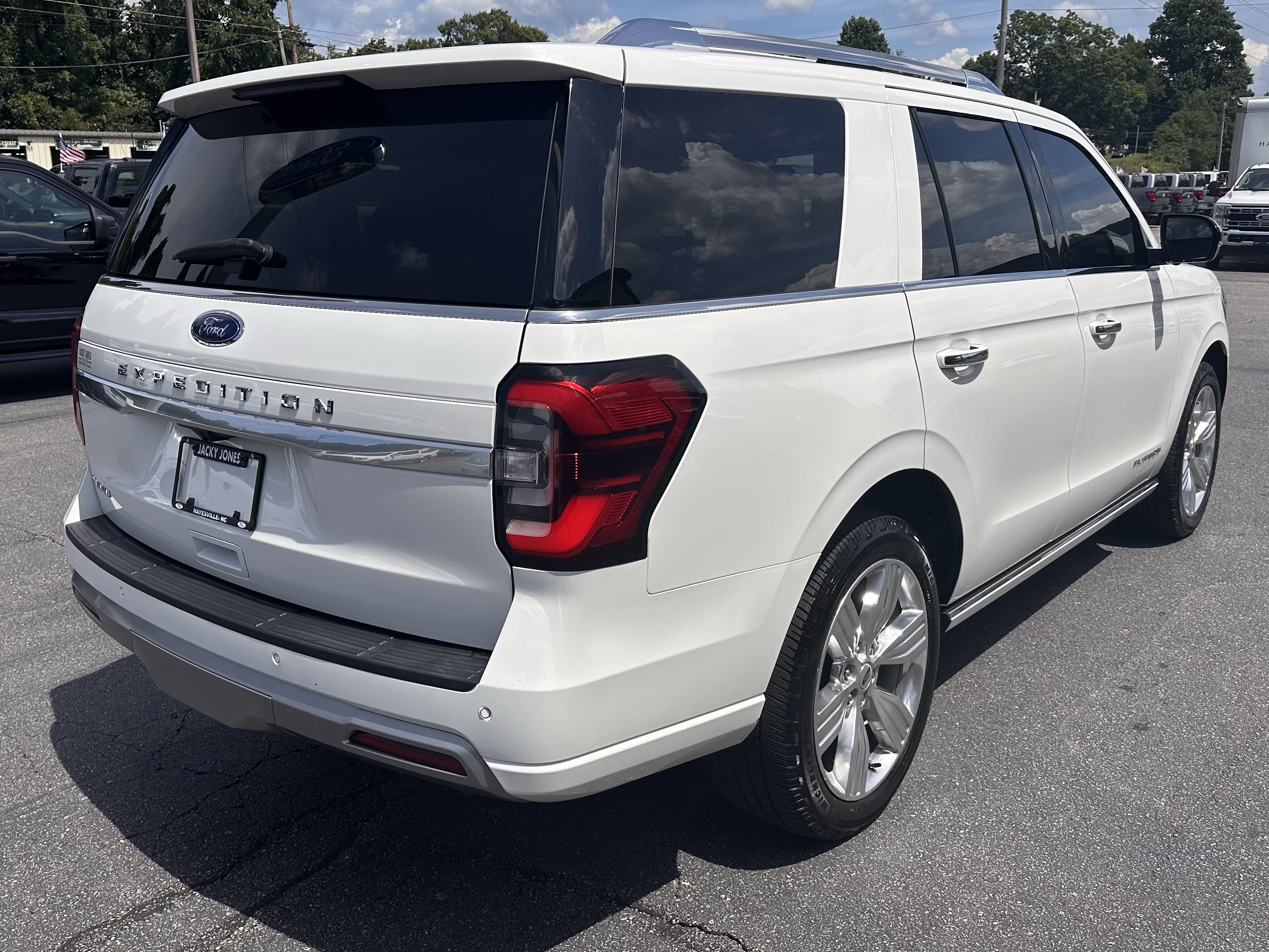 Certified Used 2022 Star White Metallic Tri-Coat Ford Platinum image 6