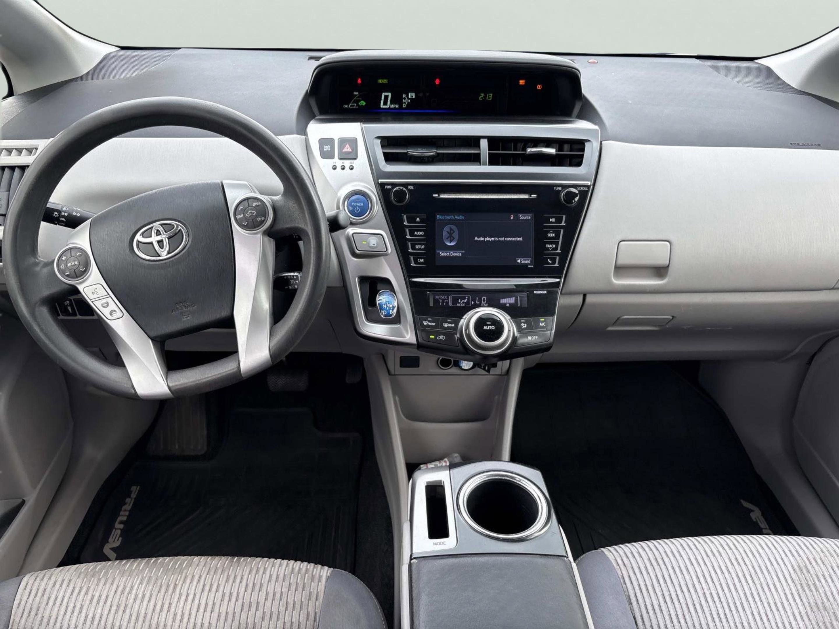 2016 Toyota Prius v Five - Photo 16