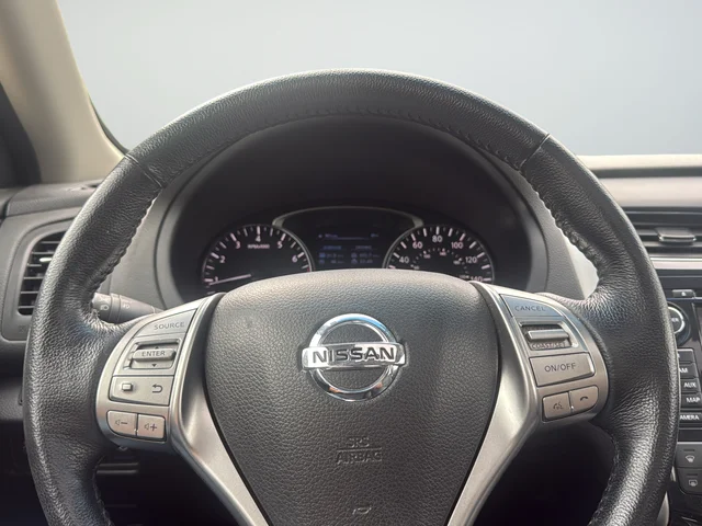 Used 2014 Black Nissan 2.5 SL image 28