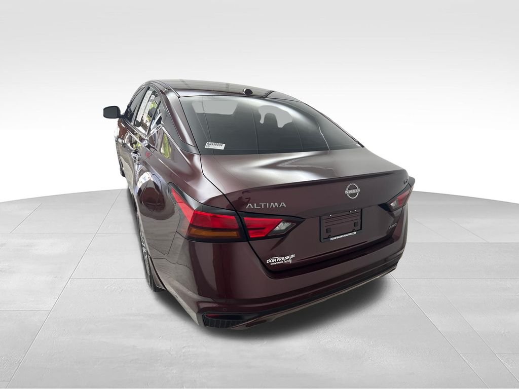 Used 2024 Red Nissan 2.5 SV image 4