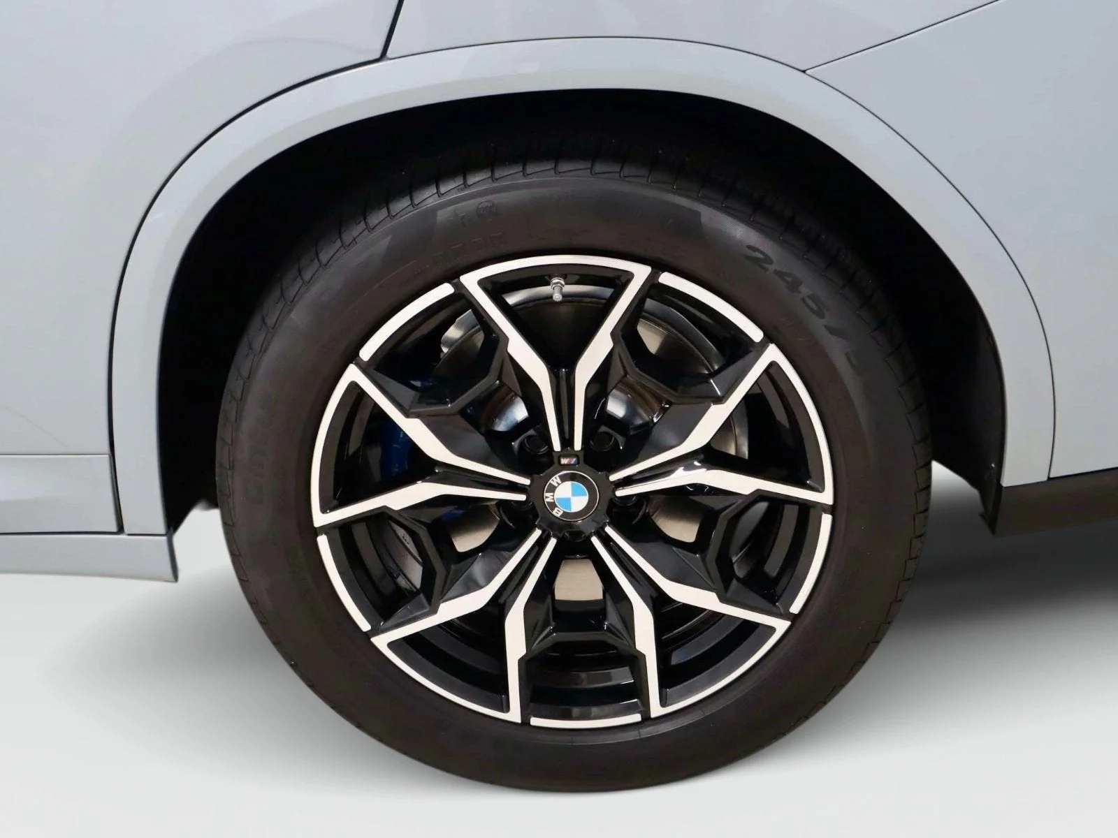 Used 2024 Brooklyn Grey Metallic BMW M40i image 9