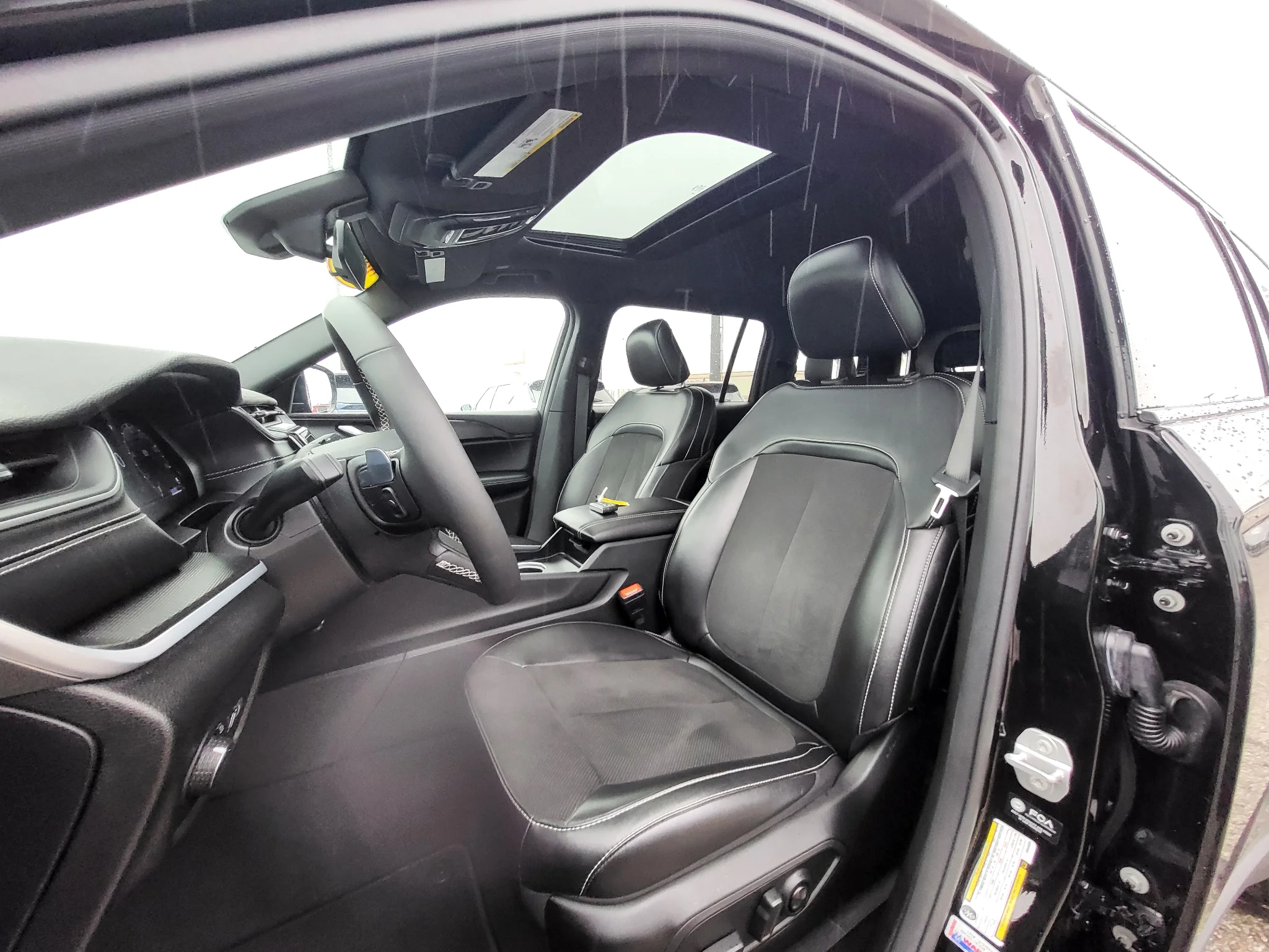 Used 2025 Diamond Black Crystal Pearlcoat Jeep Altitude X image 22