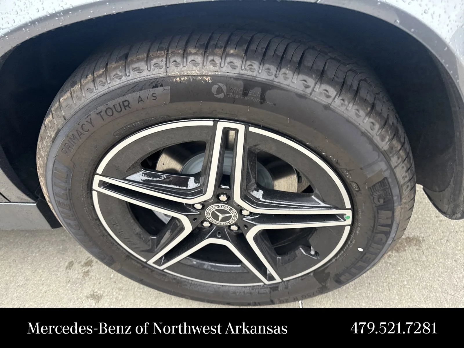 Used 2025  Mercedes-Benz  image 12