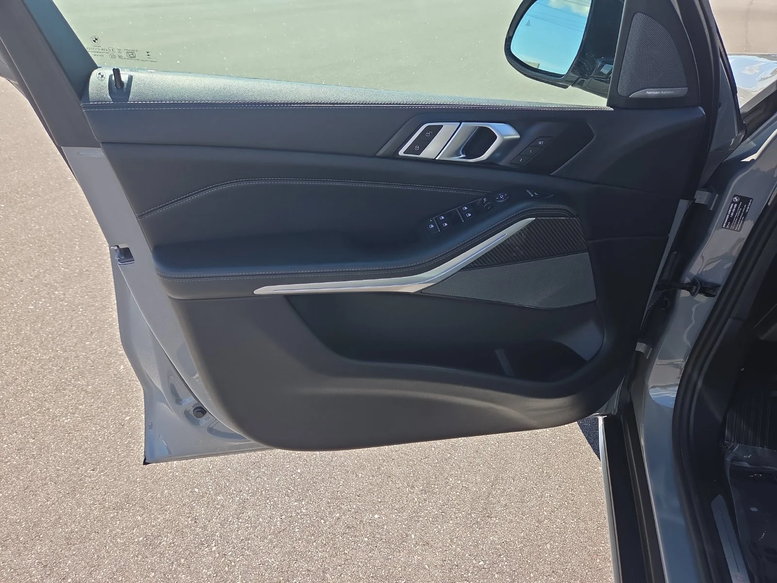 Used 2025 Gray BMW xDrive40i image 11