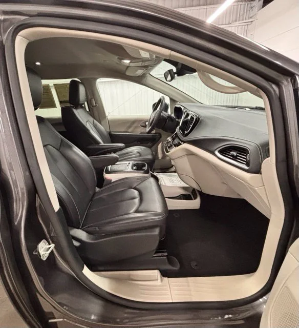 Used 2023 Gray Chrysler Touring L image 18