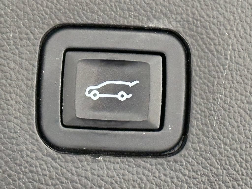 Used 2021 GRAPHITE METALLIC Chevrolet LT Leather image 13