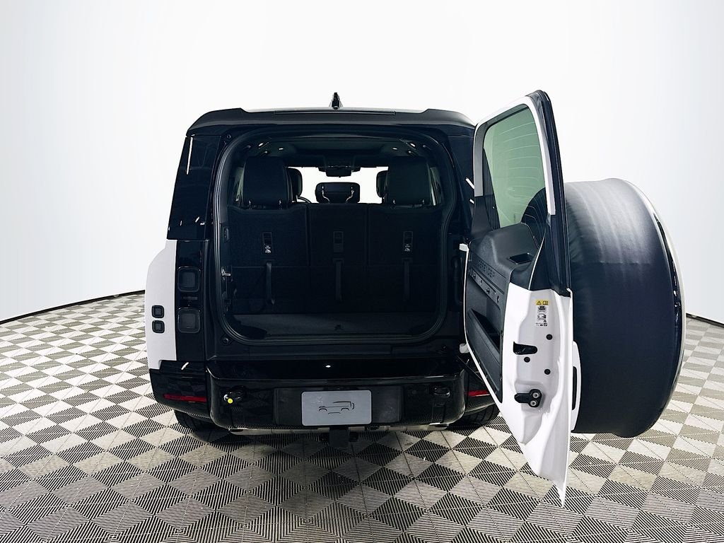 New 2026 Fuji White Land Rover X-Dynamic SE image 29