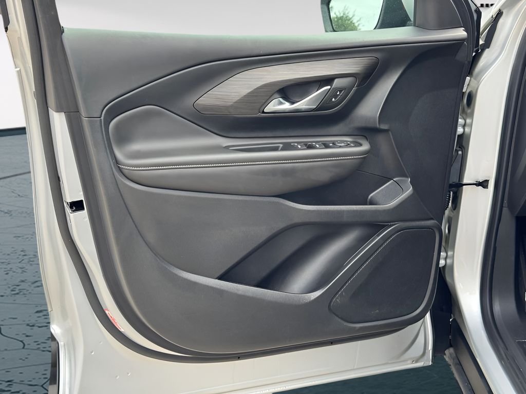 Used 2022 Silver GMC SLE image 13