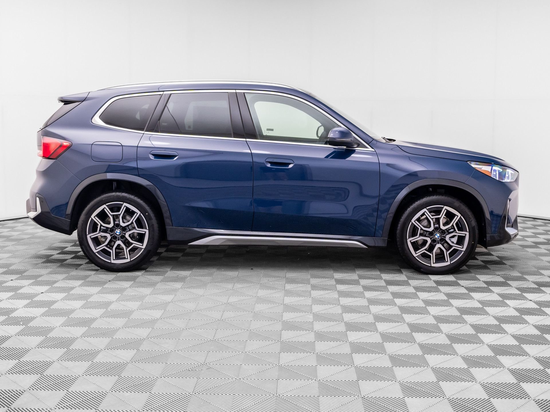 New 2026 Night Dusk Blue Metallic BMW xDrive28i image 8