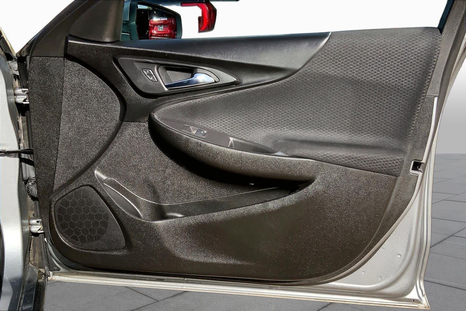 Used 2023 Sterling Gray Metallic Chevrolet LT image 21