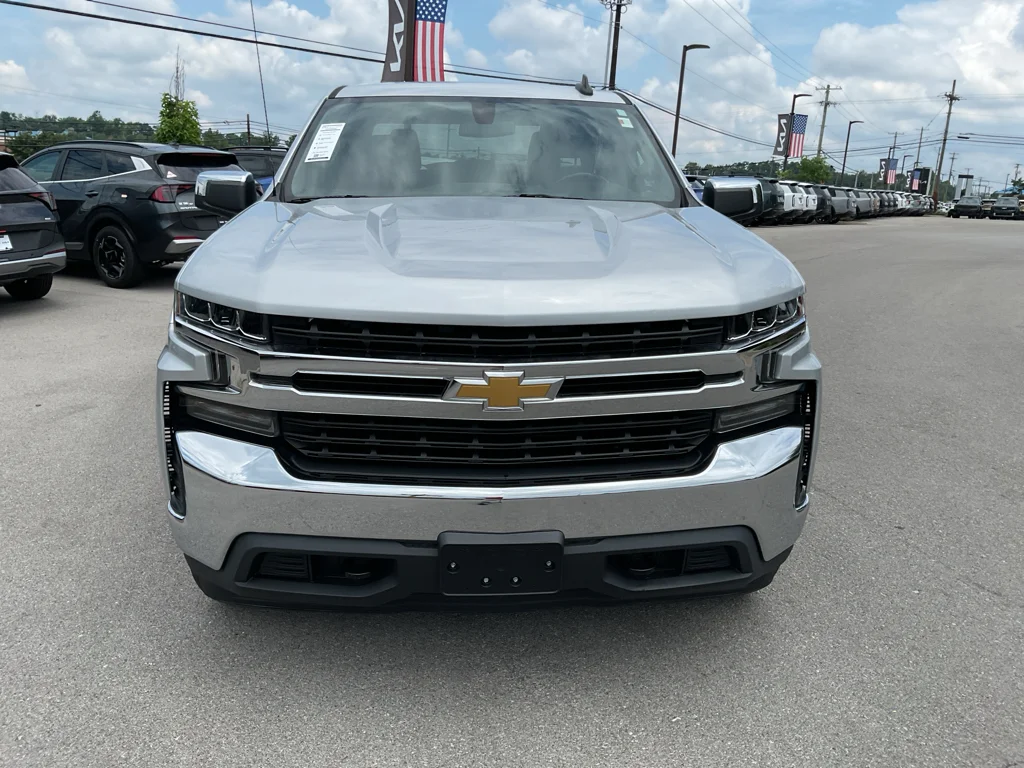 Used 2022 Silver Ice Metallic Chevrolet LT image 3