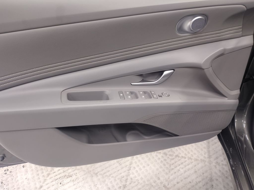Used 2026 Gray Hyundai SEL Sport image 15