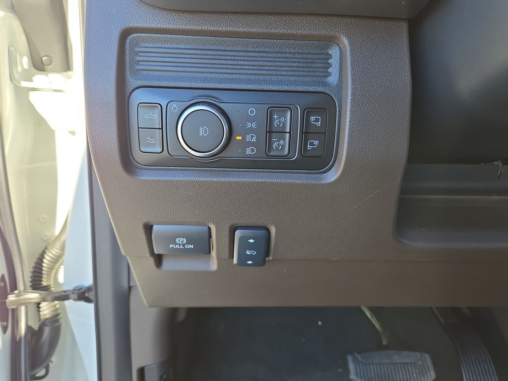 New 2026 Star White Metallic Tri-Coat Ford F-250® King Ranch® image 25