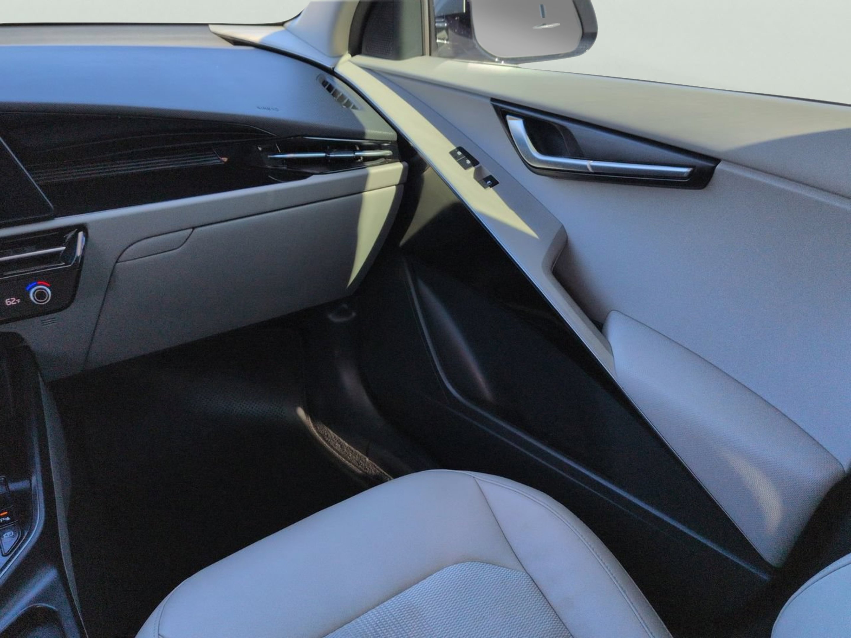 Certified Used 2023 Steel Gray Kia Wind image 15