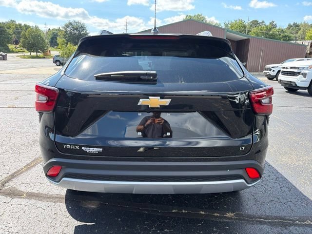 New 2026 Mosaic Black Metallic Chevrolet LT image 4