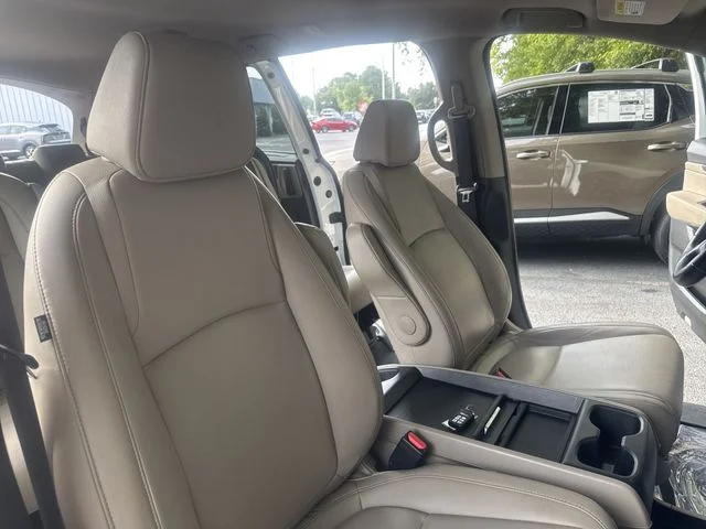 Used 2022 White Honda EX-L image 10