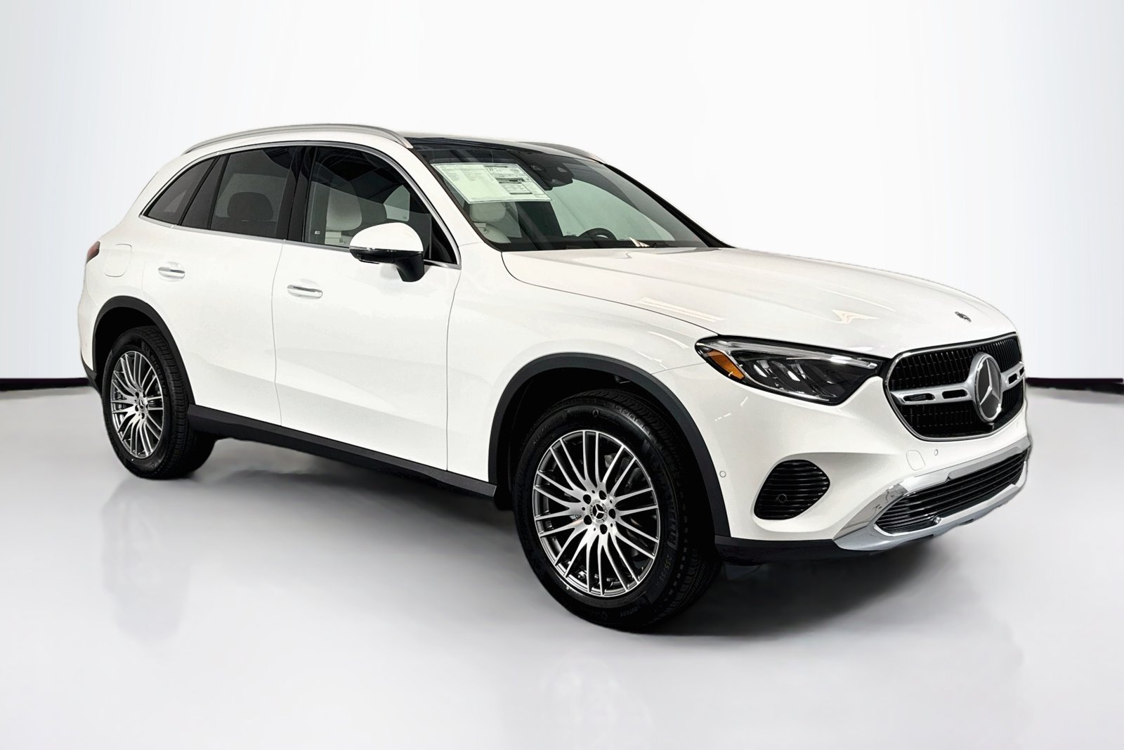 New 2026 Polar White Mercedes-Benz GLC 300 image 3