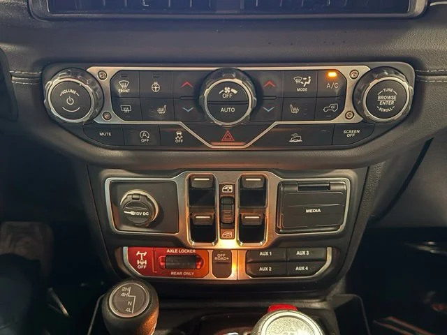Used 2025  Jeep Mojave image 28