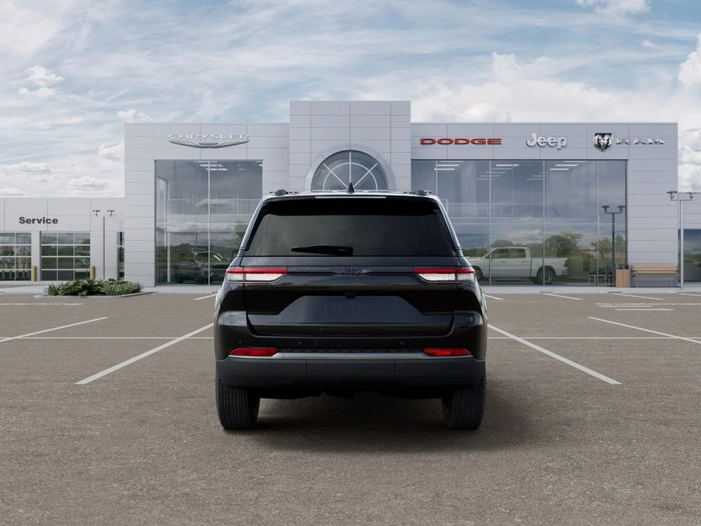 New 2026 Diamond Black Crystal Pearlcoat Jeep Altitude image 7