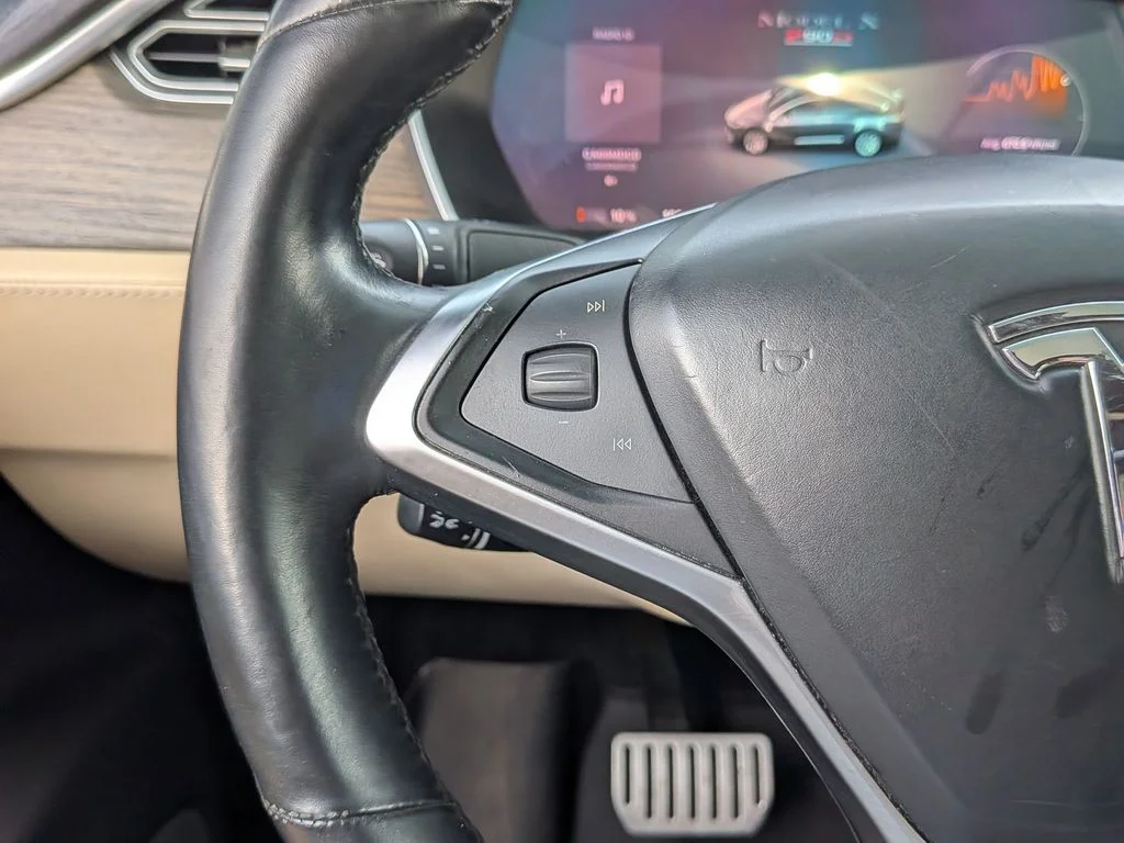 Used 2016 Gray Tesla P90D image 17