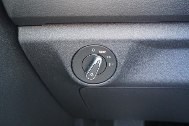 Used 2024  Volkswagen SE image 26