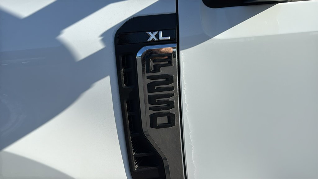 Used 2025 White Ford XL image 7