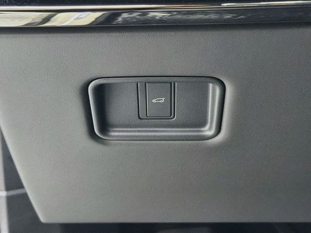 Used 2026 Gray Land Rover Dynamic SE image 10