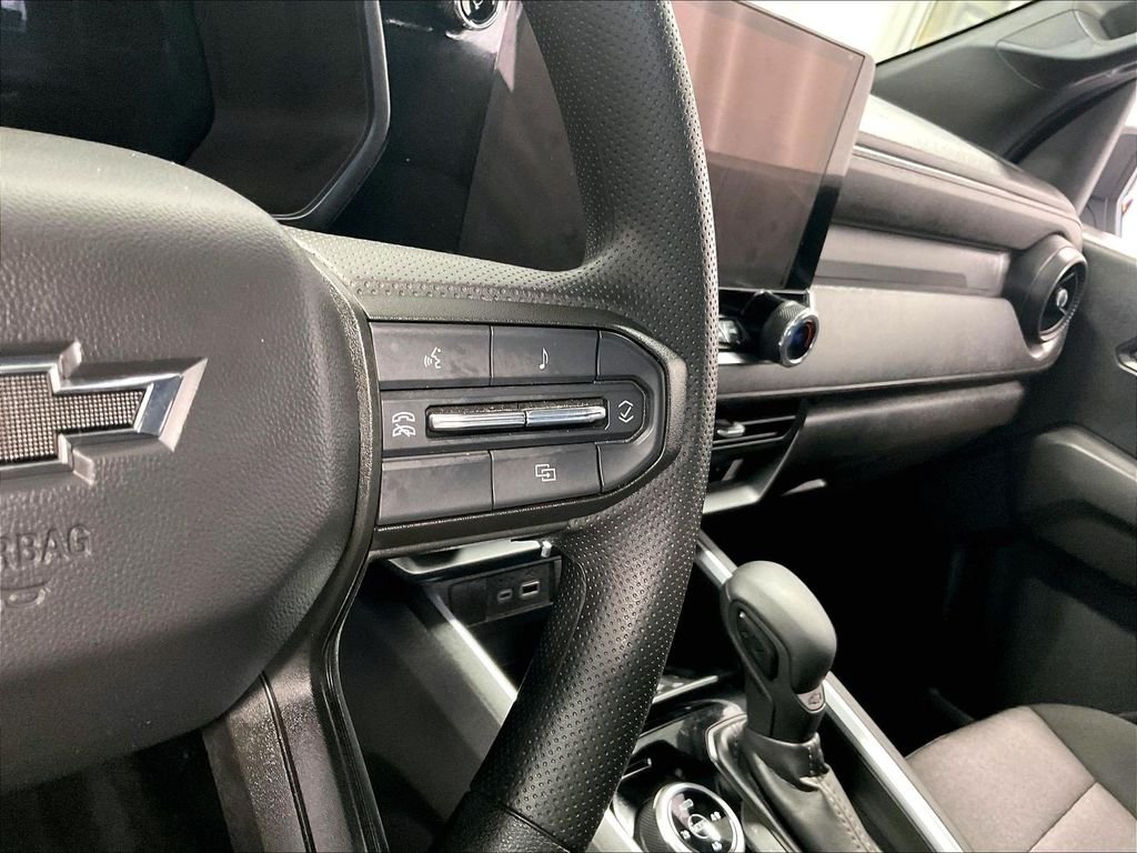 Used 2025 White Chevrolet Trail Boss image 23