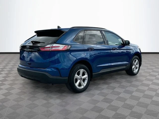Used 2022 Blue Ford SE image 5