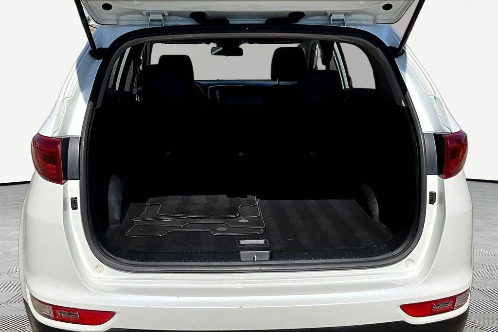 Used 2018 White Kia EX image 26