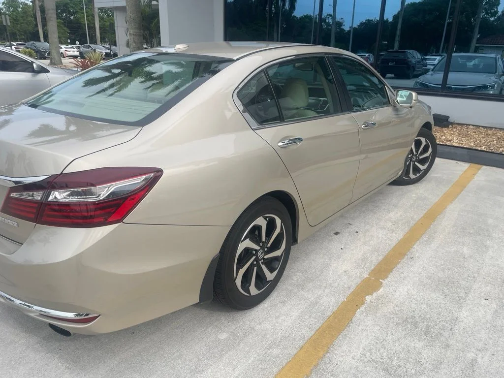 Used 2016 Champagne Frost Pearl Honda EX-L image 8