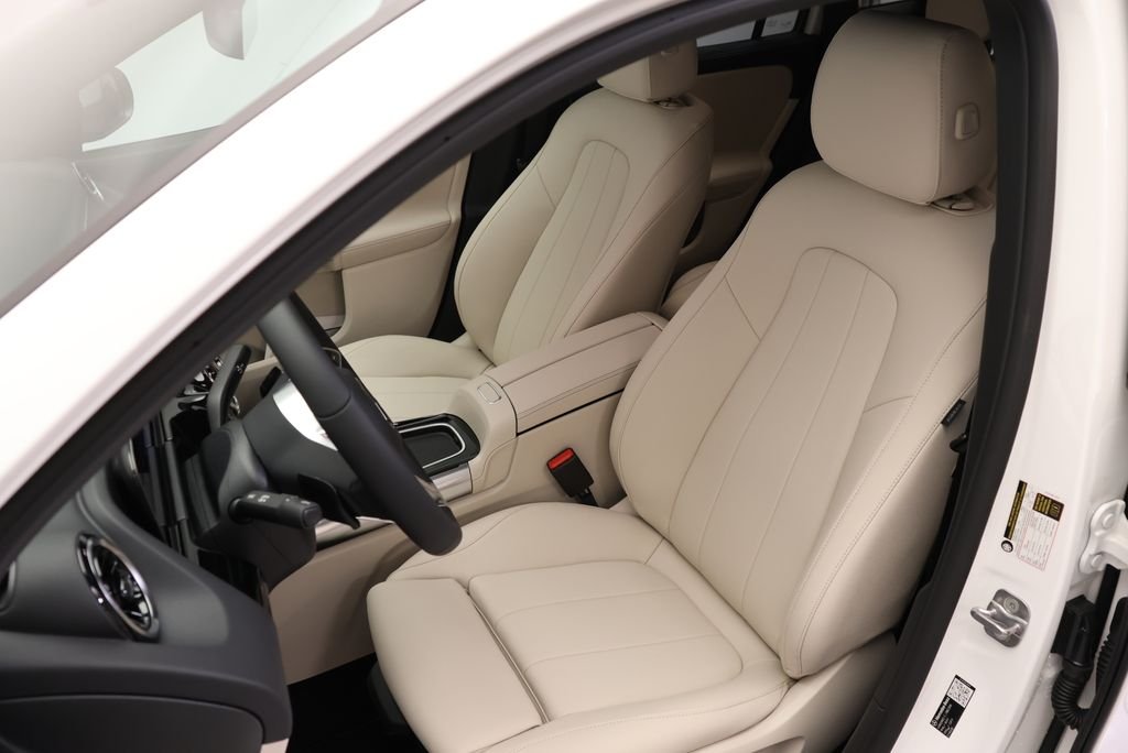 Used 2026 Polar White Mercedes-Benz GLA 250 image 38