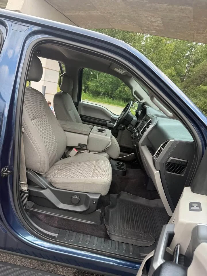 Used 2016 Blue Jeans Metallic Ford XLT image 10