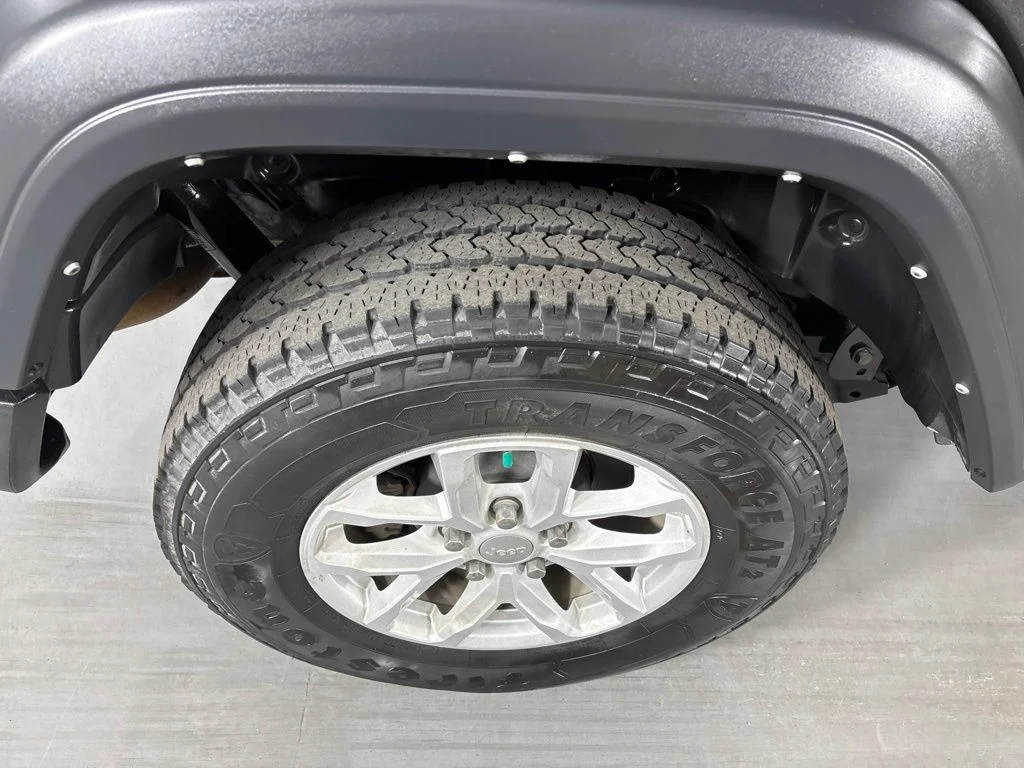 Used 2023 Gray Jeep Sport S image 10