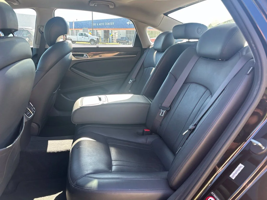 Used 2015 Black Hyundai 3.8 image 12