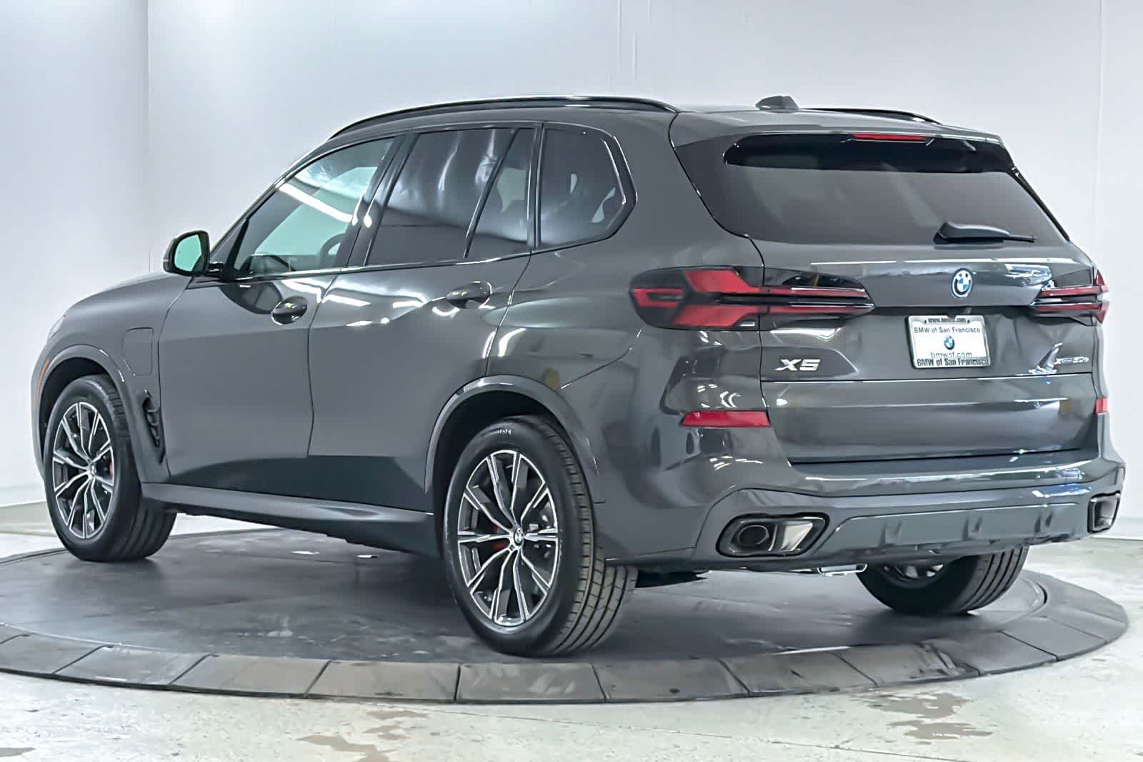 New 2026 Dravit Grey Metallic BMW xDrive50e image 6