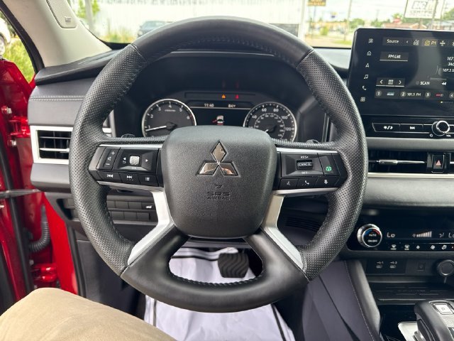 Used 2025  Mitsubishi SE image 25