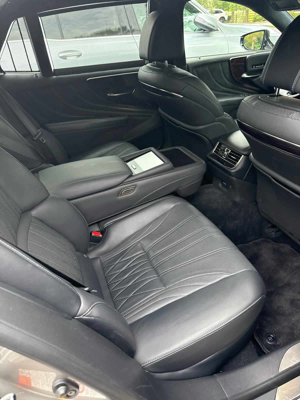 Used 2018 Atomic Silver Lexus  image 8