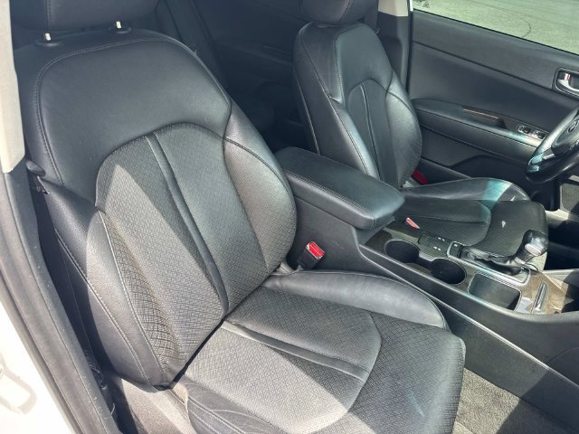 Used 2018 White Kia EX image 25