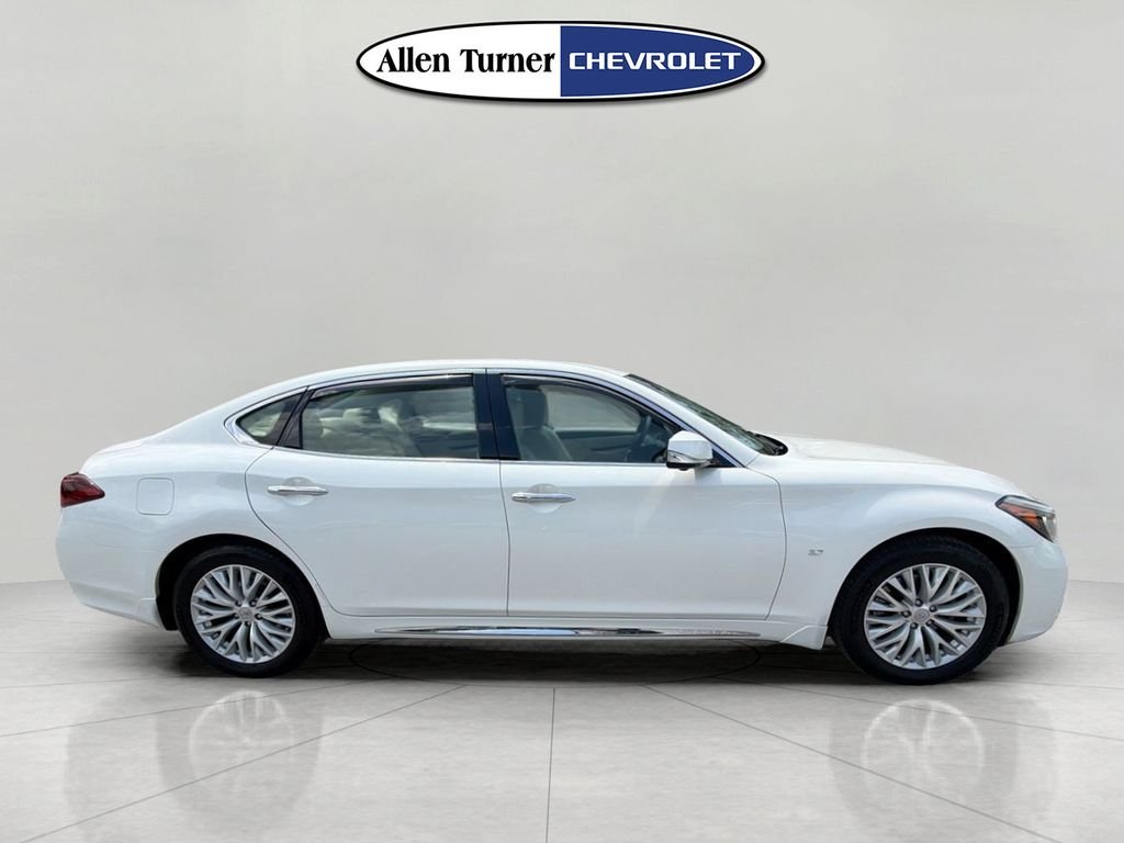 Used 2019 White INFINITI 3.7 image 3