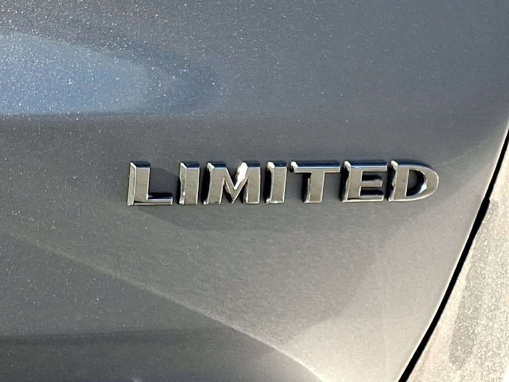 Used 2021 Silver Jeep Limited image 10