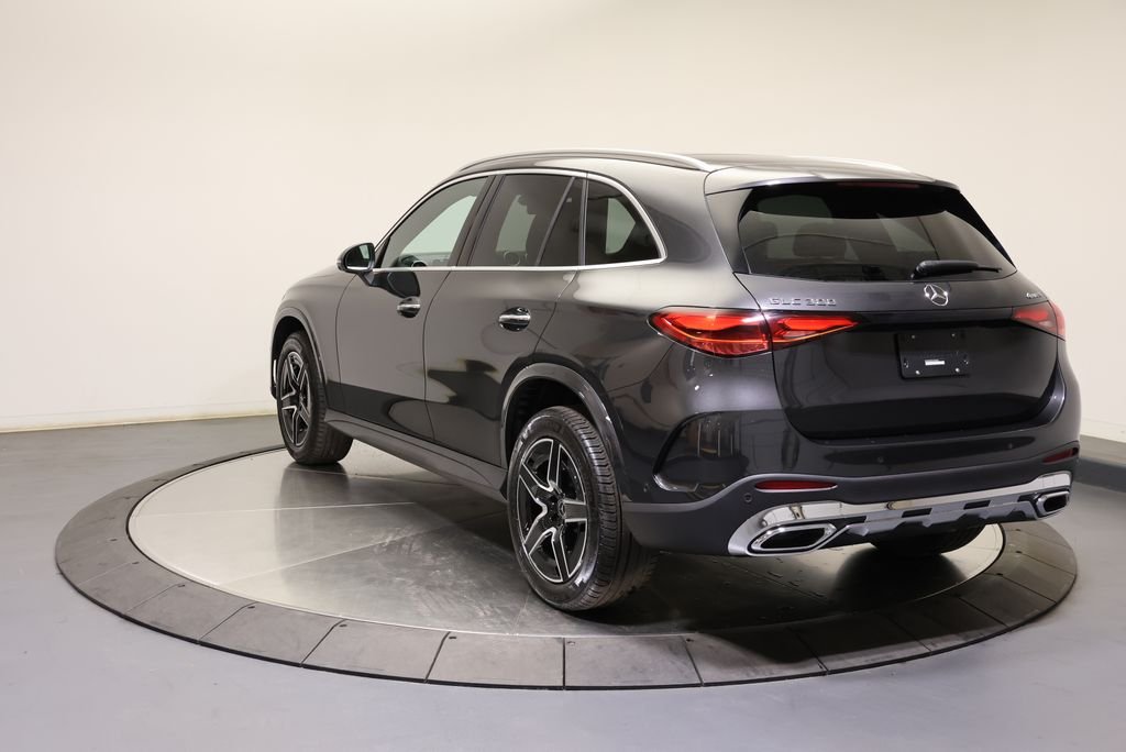 Used 2027  Mercedes-Benz GLC 300 image 5