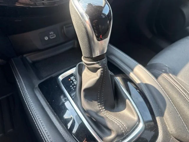 Used 2018 Gray Nissan SL image 20