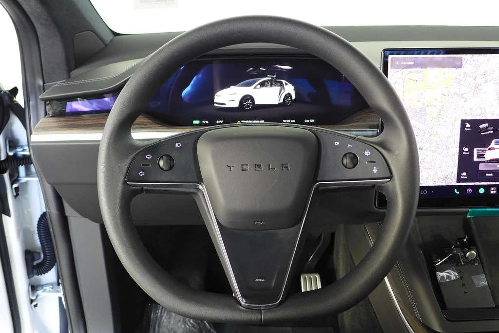 Used 2024  Tesla Base image 27