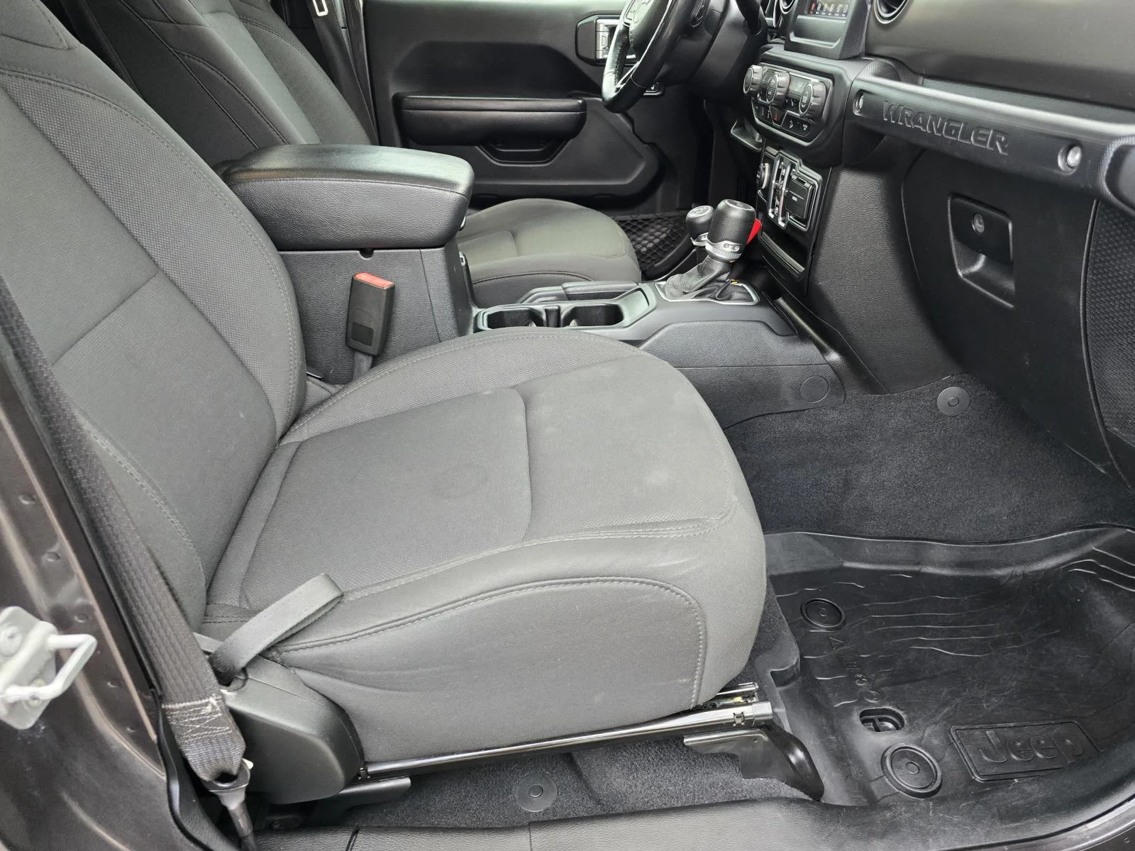 Used 2020 Granite Crystal Metallic Clearcoat Jeep Willys image 20