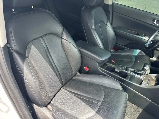 Used 2018 White Kia EX image 25