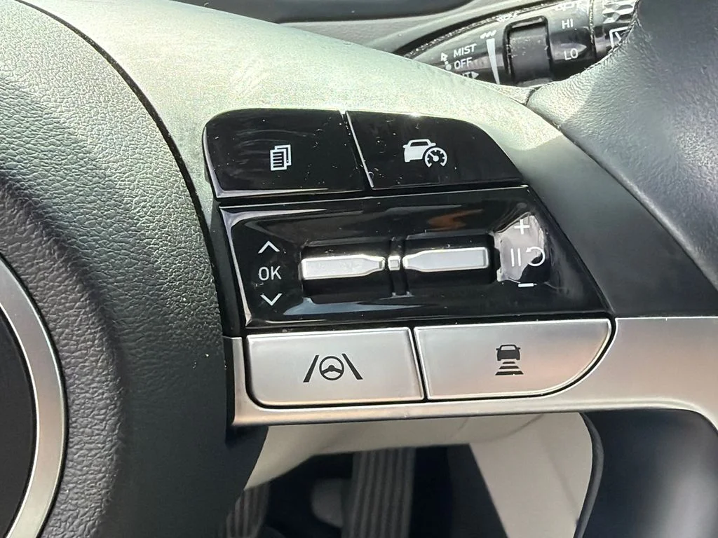 Used 2023 Gray Hyundai SEL image 26