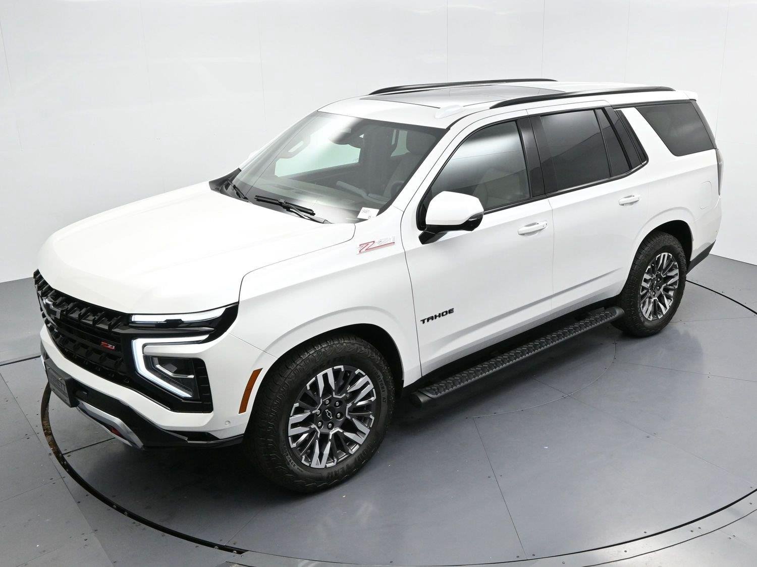 Used 2025 Iridescent Pearl Tricoat Chevrolet Z71 image 37