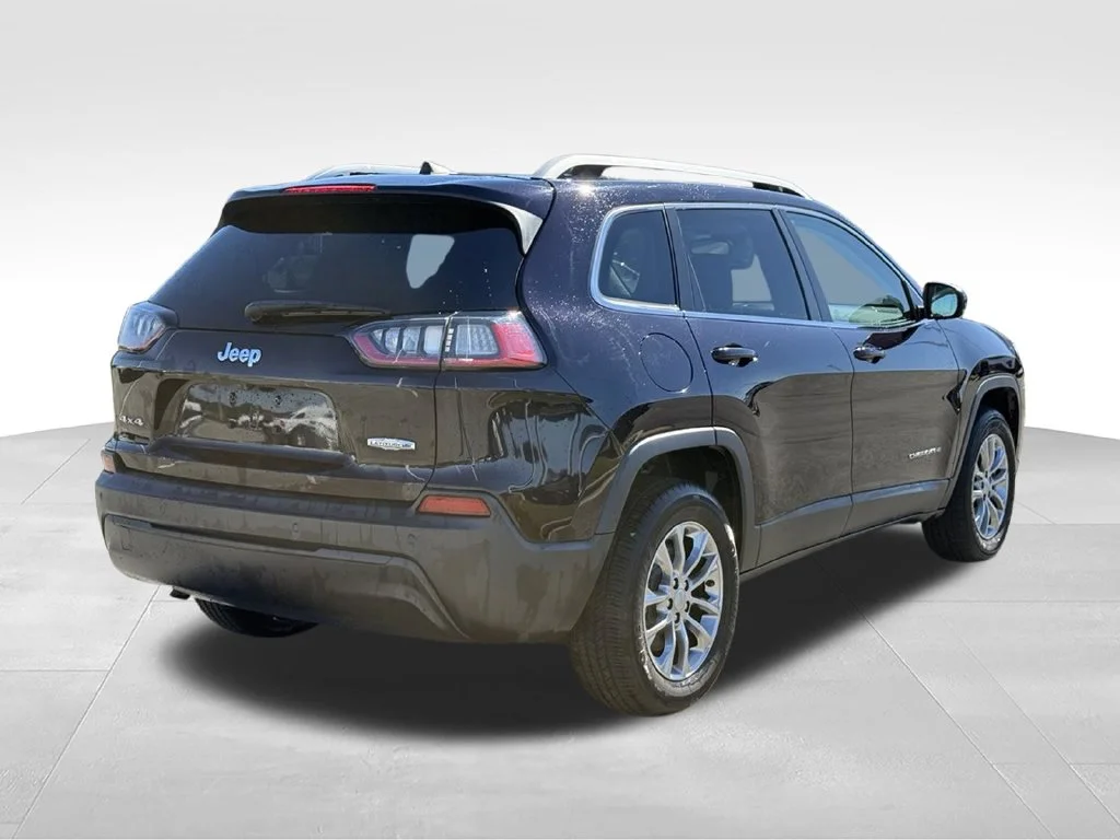 Used 2021 Red Jeep Latitude Plus image 23